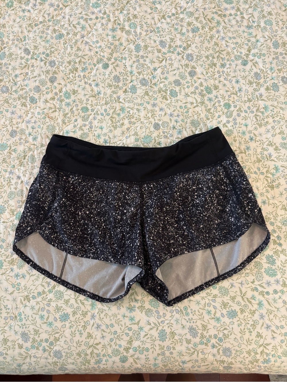 Lululemon Speed Up shorts